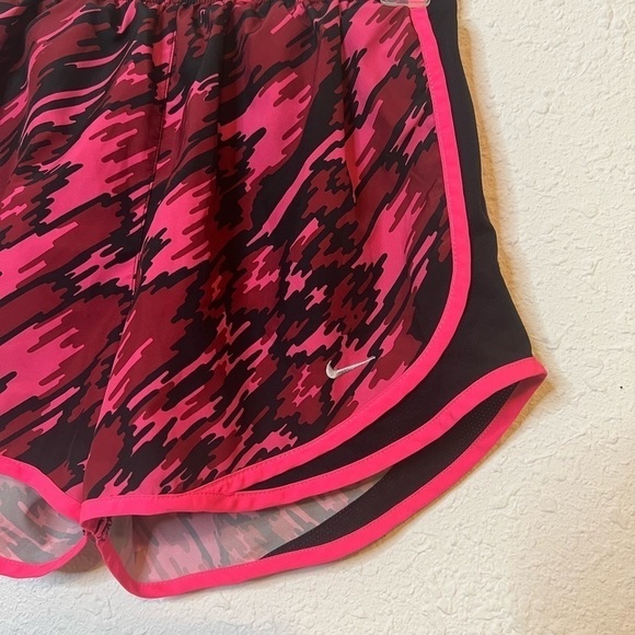 3/$25 🙌🏼 Nike Dri Fit Pink and Black Patterned Active running shorts Med… - Picture 2 of 5